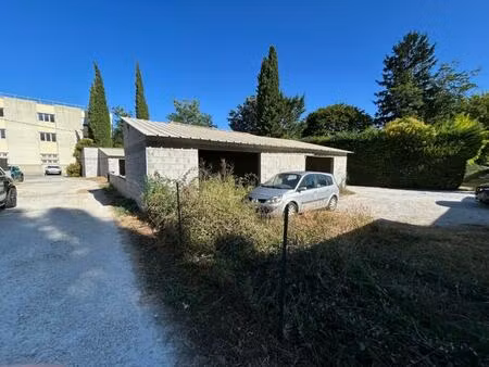 lot de 2 garages en cours de construction