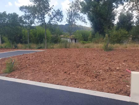 terrain constructible viabilisé au luc