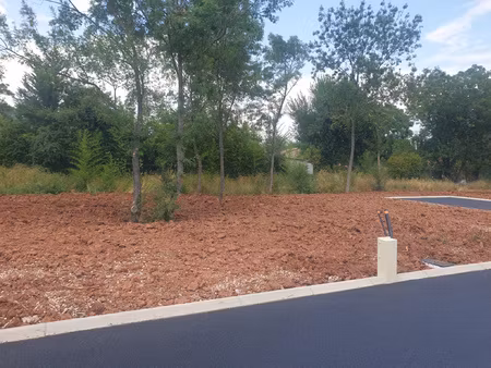 terrain constructible viabilisé au luc