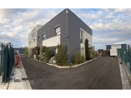 à vendre local d'activité 619 m2 riom (63200)  secteur l