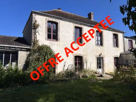située dans le bourg de fretigny  maison d'habitation offrant d