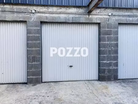 location garage box et parking à granville (50400) : à louer / 15m² granville