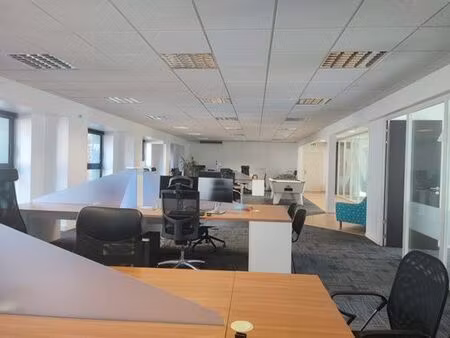 prestigieux bureau de 194 m2 en location - vannes  france