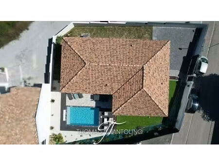 en exclusivite - plain pied - 4 faces - 4 chambres - piscine - garage
