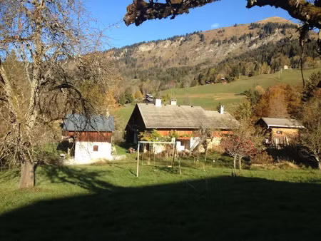 location meublée maison 6 pièces 150 m² à samoens (74340)  2 000 €