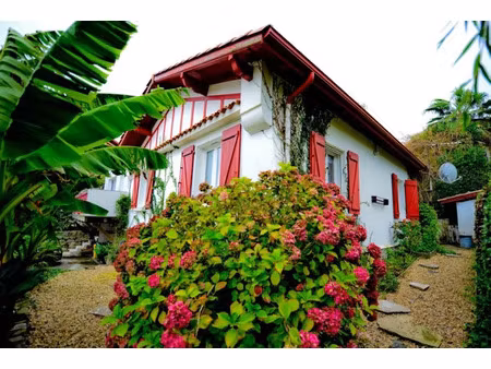 location meublée maison 4 pièces 150 m² à guethary (64210)  1 960 €