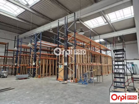 local d'activité a louer