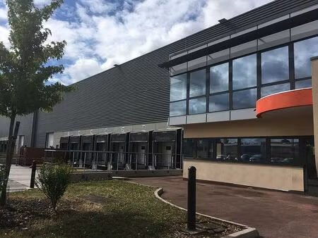 location entrepôt / local d'activités genas 16 577 m²