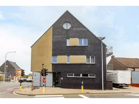 mooi appartement met terras en garage !