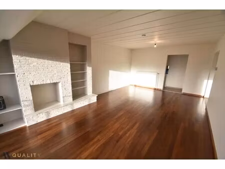 gerenoveerd 2-slaapkamerappartement met terras (6 5 m²) en balkon  bergzolder  autostaanpl