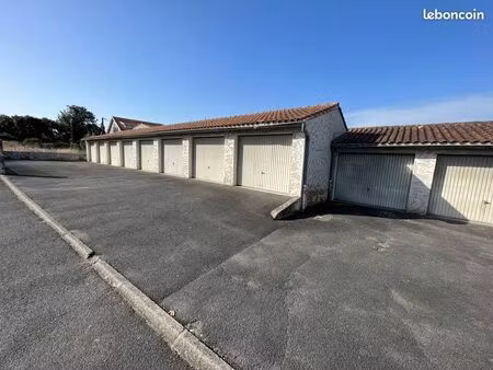 lot 16 garages box