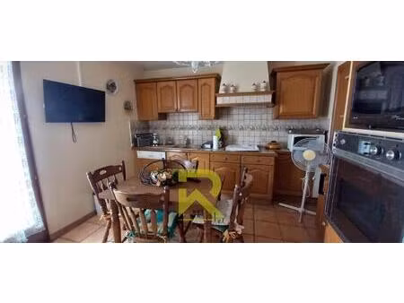 beziers dans un bon quartier maison de construction traditionnelle avec garage et jardin