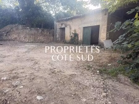à vendre – grange à rénover avec terrain en plein cœur de saint-géniès-de-comolas
