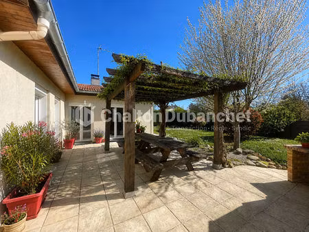 maison civens à la sortie de feurs