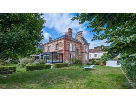 fontainebleau propriete bourgeoise de 330m² -sur jardin de 912 m²