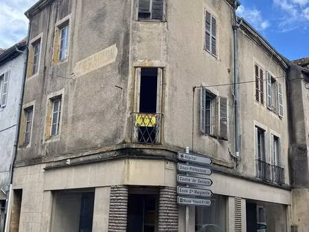 immeuble centre ville de charolles avec un local commercial et 3 logements