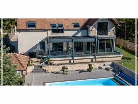 maison avec piscine et terrasse montgé-en-goële (77)