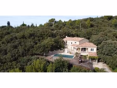 maison avec piscine et jardin venasque (84)