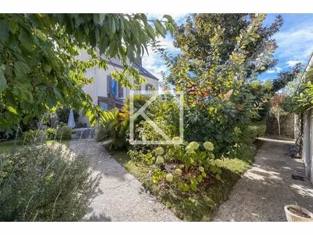 maison de maître avec jardin clos et dépendances