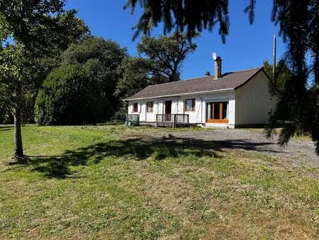 propriété indépendante de plain-pied avec grand jardin et vue sur la campagne