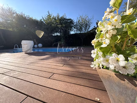 poisy  au calme  sans vis à vis  maison de 179m2 avec piscine.