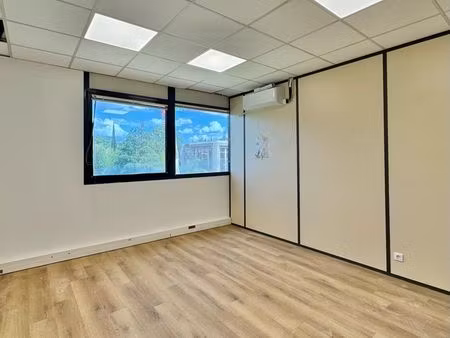 bureau tout neuf 19 m2 meyreuil