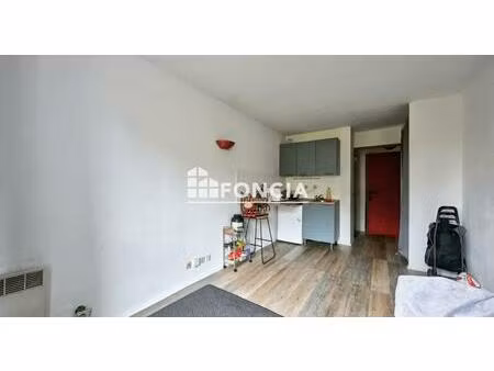 studio en cours de location  bail meublé avec parking en sous sol