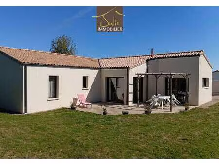 vente maison à combrand (79140) : à vendre / 111m² combrand