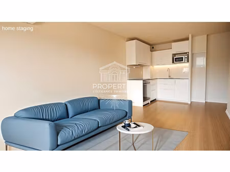 carqueiranne - t2 - renove - terrasse - parking - proche centre ville et plages