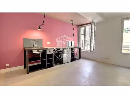 hyeres - medieval - magnifique t2 -entirement renove - proche de toutes les commodites