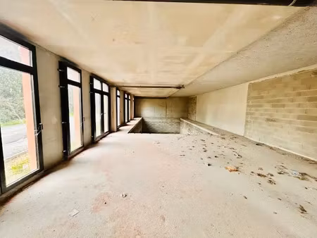 location local professionnel / commercial à graveson – emplacement stratégique avec fosse 