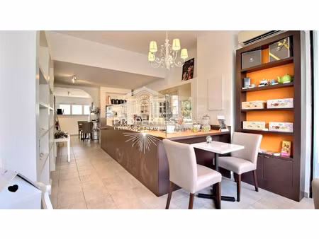 le lavandou - fonds de commerce - chocolaterie - salon de the - emplacement n°1