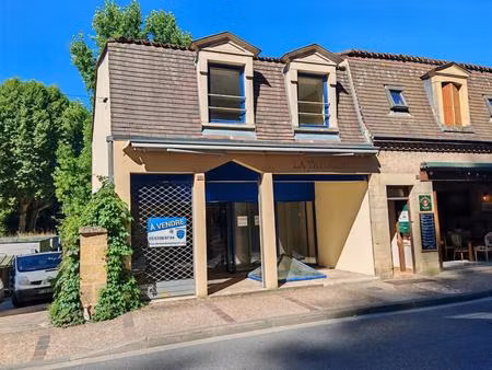 périgord noir  bourg très touristique  murs et fonds de commerce