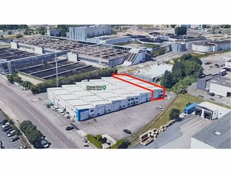 560m2 divisibles de locaux d'activites dont 140m2 de bureaux a louer rouen rive gauche