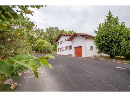 spacieuse maison familiale de 191 m2 à ahetze