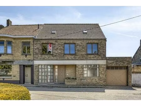 ruime woning met 5 slaapkamers  tuin en garage te lo-reninge.