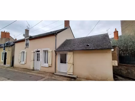 sous compromis !!!maison de bourg de 75 m2  3 pièces  courette  grange et jardin non atten
