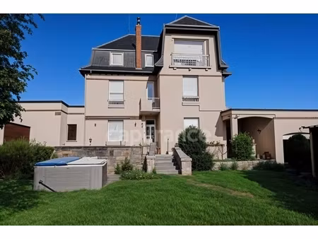 superbe maison bourgeoise avec vue panoramique sur maurs