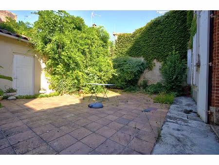 agen centre - maison de caractère de 250 m² avec extérieur  cave dans un quartier calme et