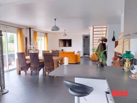 a vendre en exclusivite chez blot immobilier le sillon belle maison contemporaine à saint 