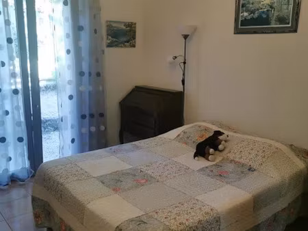 location meublée chambre 1 pièce 15 m² à châteauneuf-le-rouge (13790)  600 €