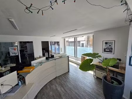 le foirail — local commercial occupé en cœur de saint-palais  visibilité maximale depuis..