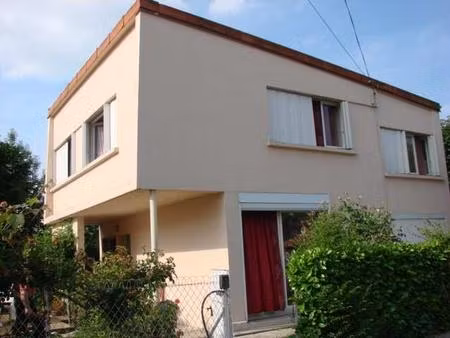 saint-gaudens centre  dans un quartier calme proche des écoles et des commerces  villa de.