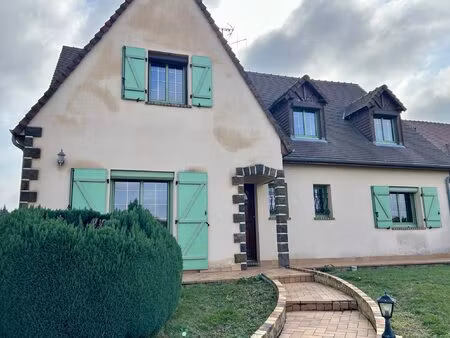 maison d'habitation élevée sur sous-sol total