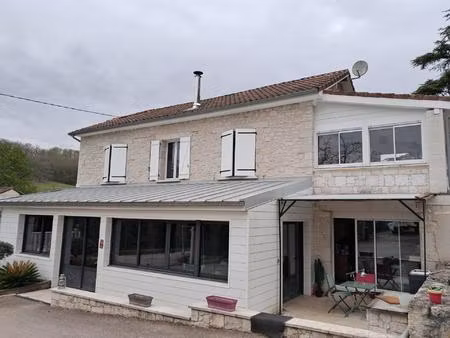 deux maisons en pierre sur 5000 m² de terrain