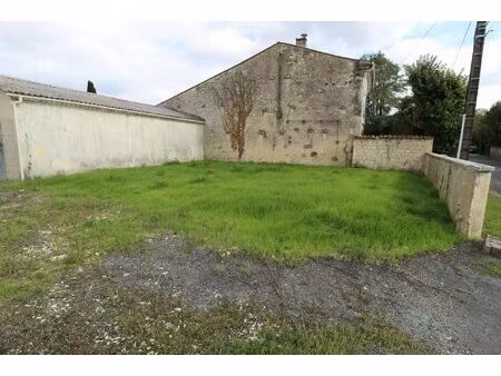 terrain clos avec permis en cours