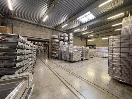 location local d'activités st jean de vedas 1 070 m²