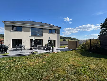 maison récente sur sous-sol (2023) de 245 m2 sh sur 777 m2 de terrain à this