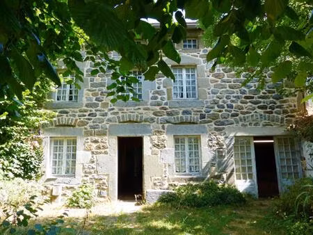 remarquable maison en pierre à saint-julien-chapteuil
