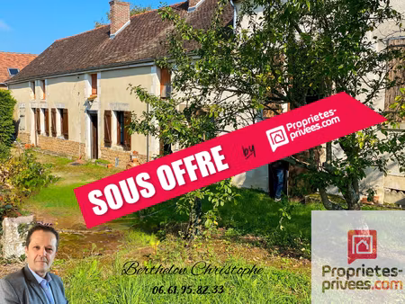maison à rénover avec potentiel de projets différents posée sur une terrain de 1000m²